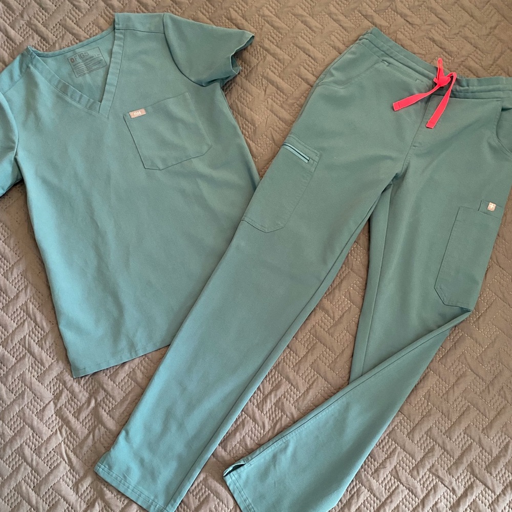 FIGS XS Hydrogreen Yola Skinny Pants & XS Hydrogreen Catarina top (set)